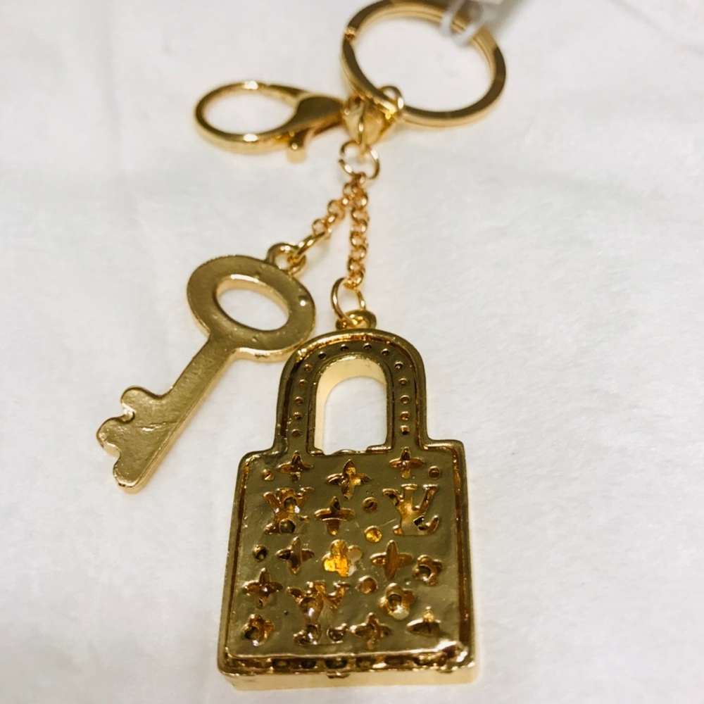 ❤️SALE❤️Key & Lock Keychains - Picture 3 of 3